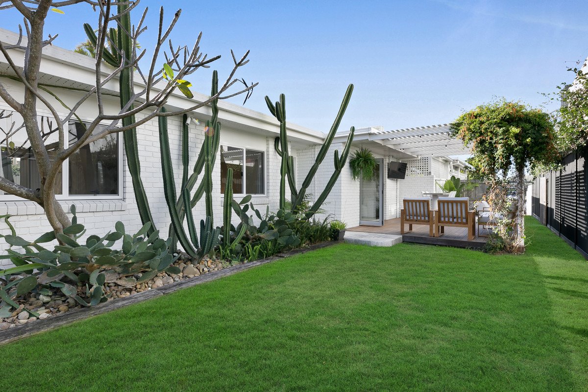 2/50 Albion Avenue MIAMI 2