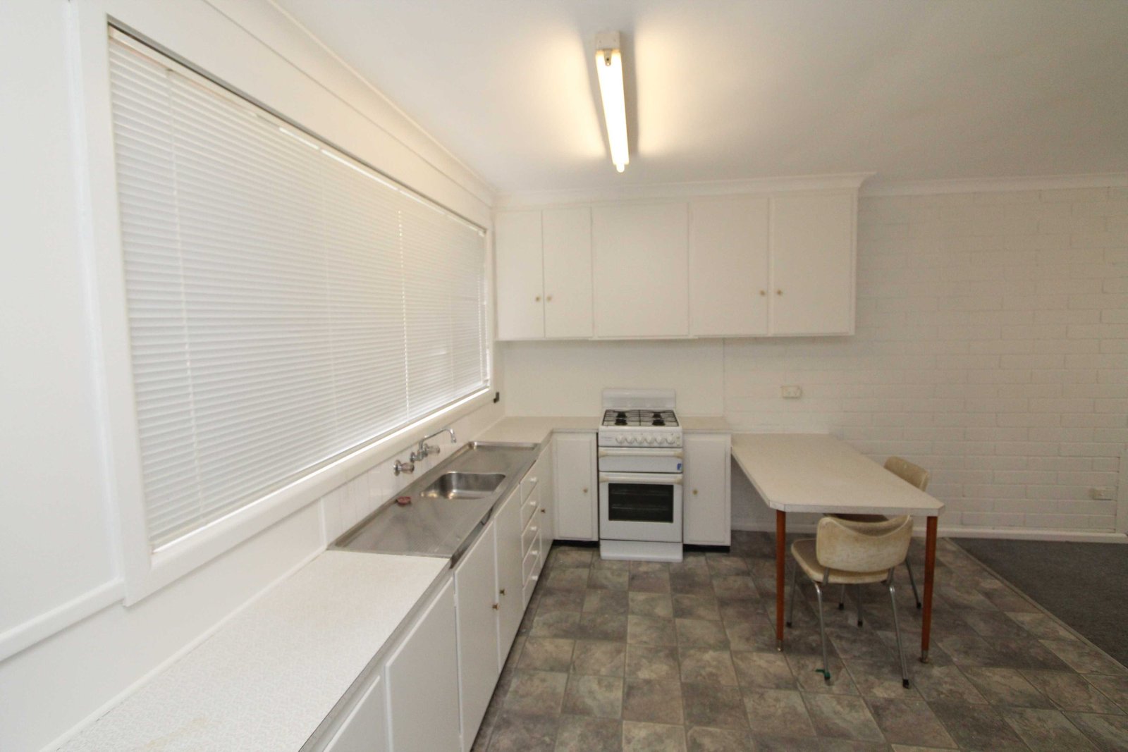 2/50 Cambridge Street WENDOUREE 3