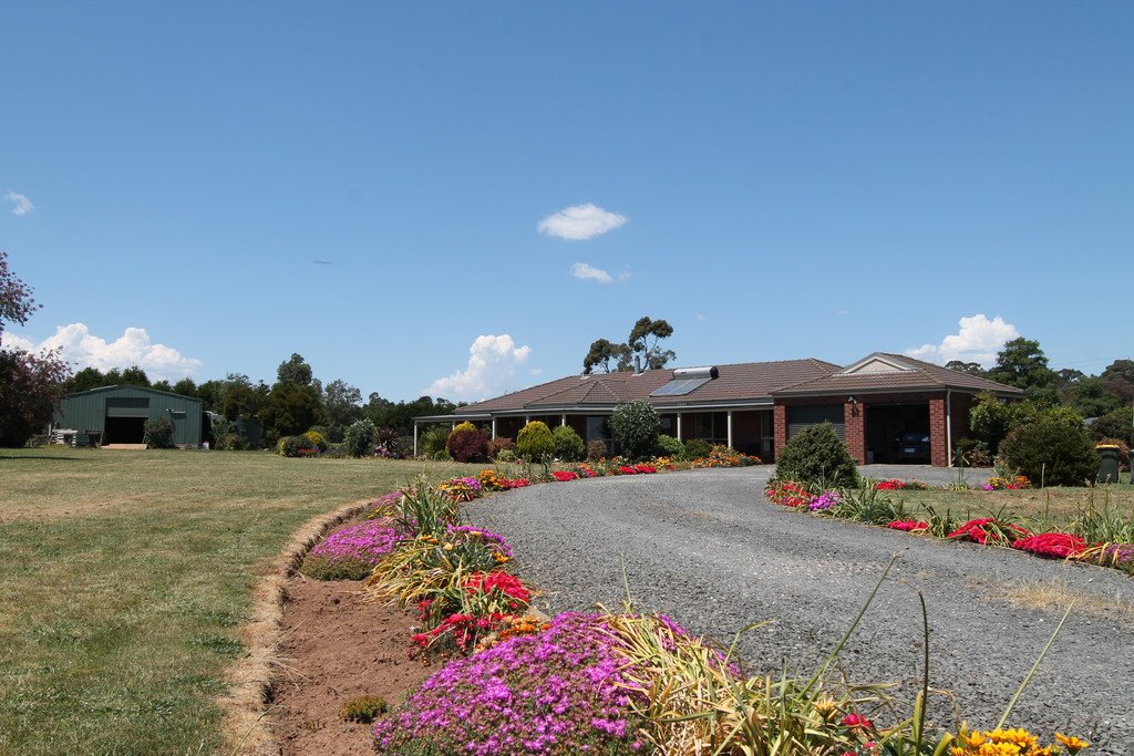 250 Gillies Road MOUNT ROWAN 1