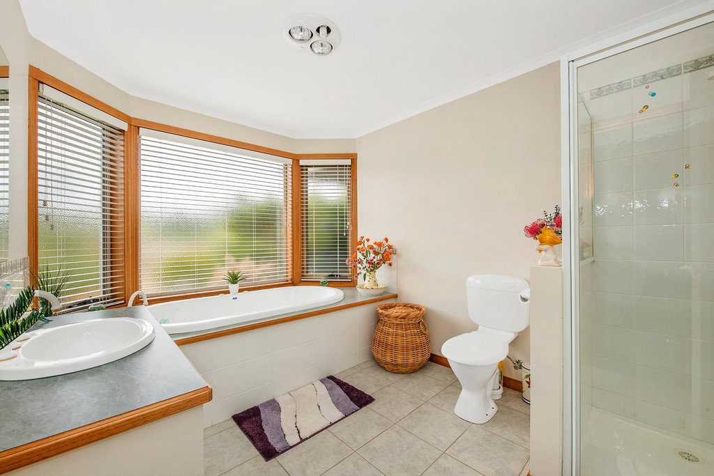 250 Gillies Road MOUNT ROWAN 12