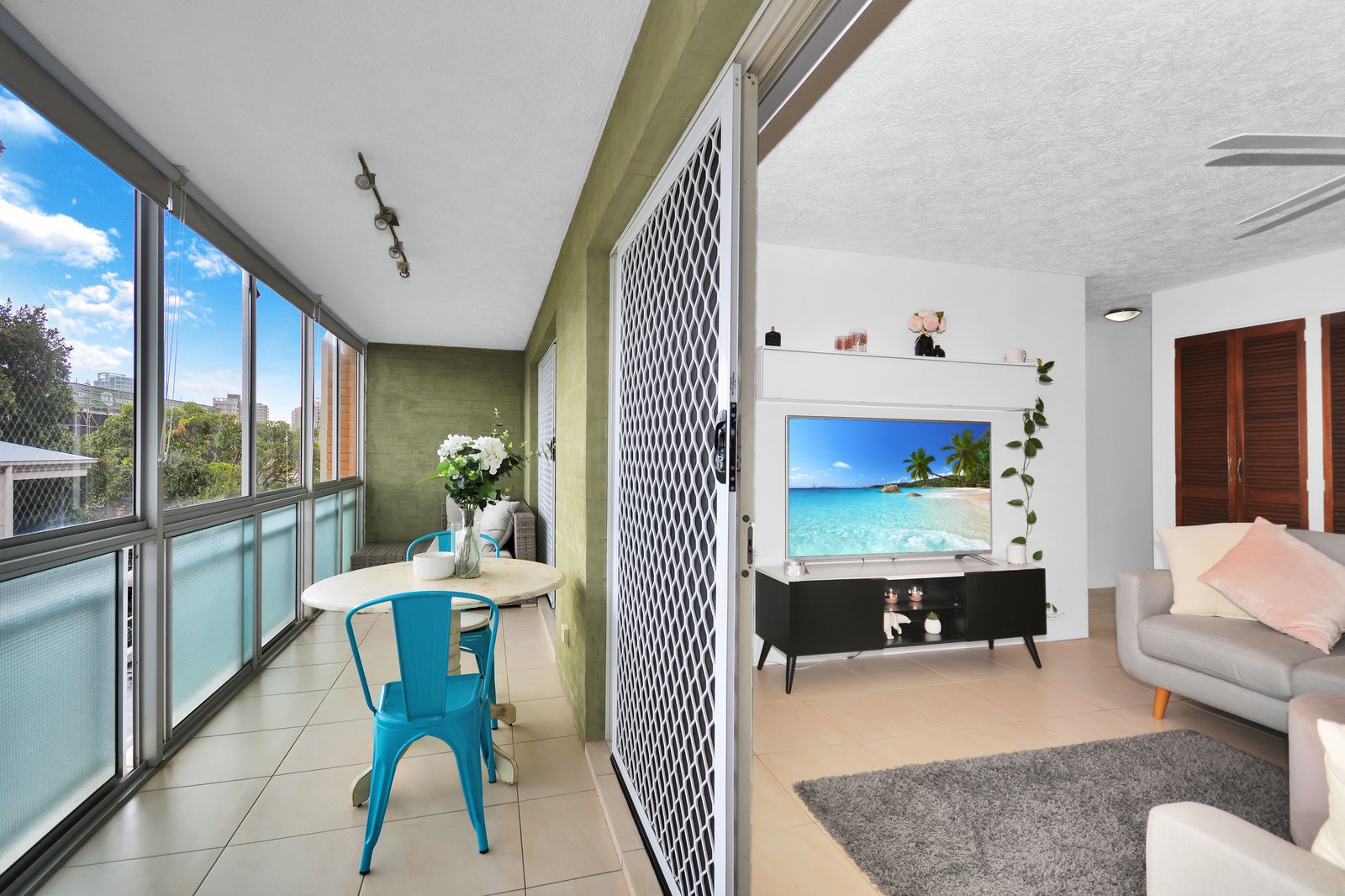 2/50 Mclean Street COOLANGATTA 3