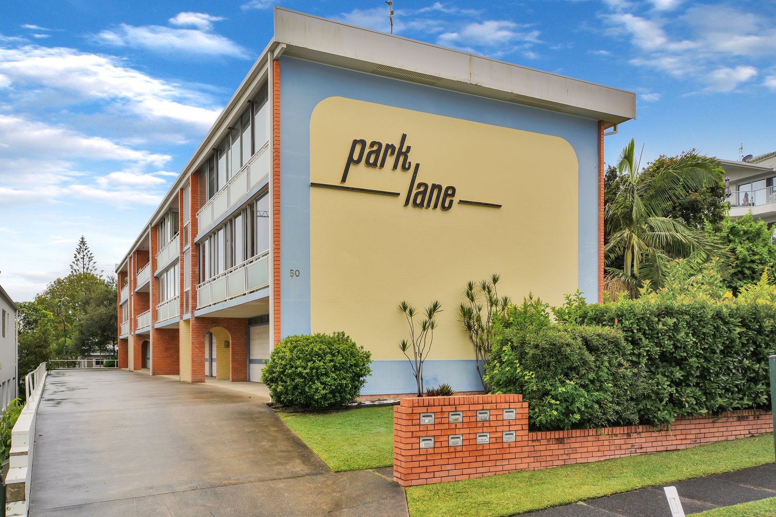 2/50 Mclean Street COOLANGATTA 7