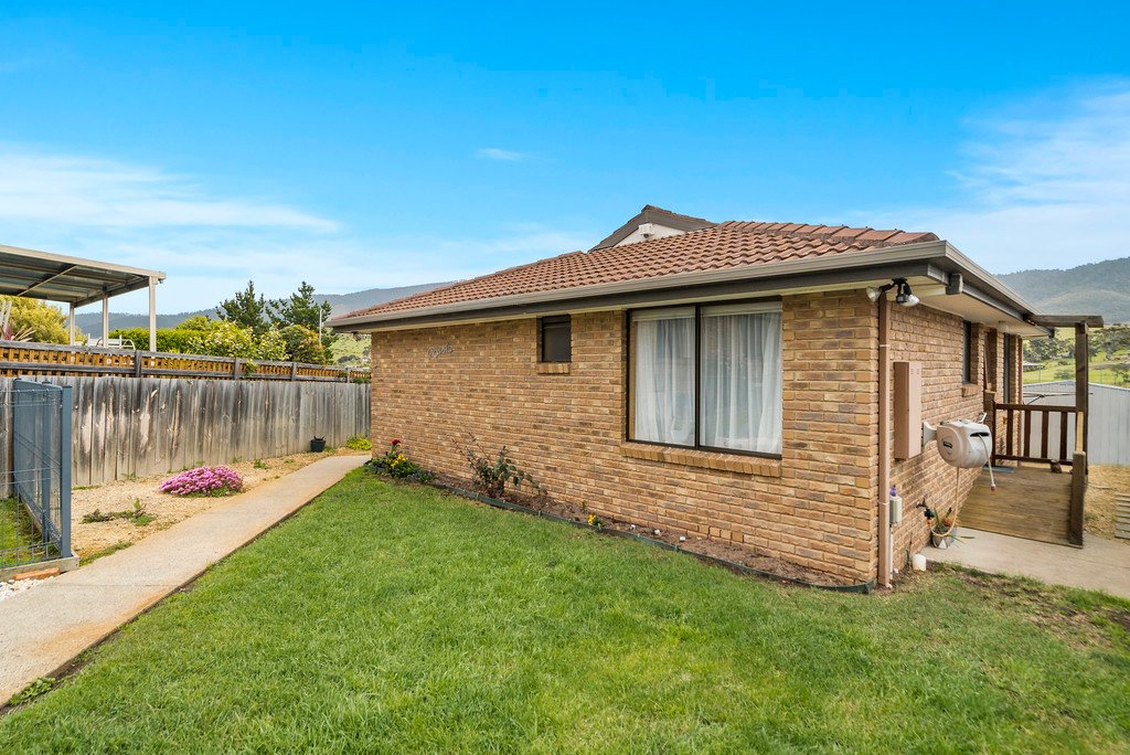 2/50 Seddon Street AUSTINS FERRY 10