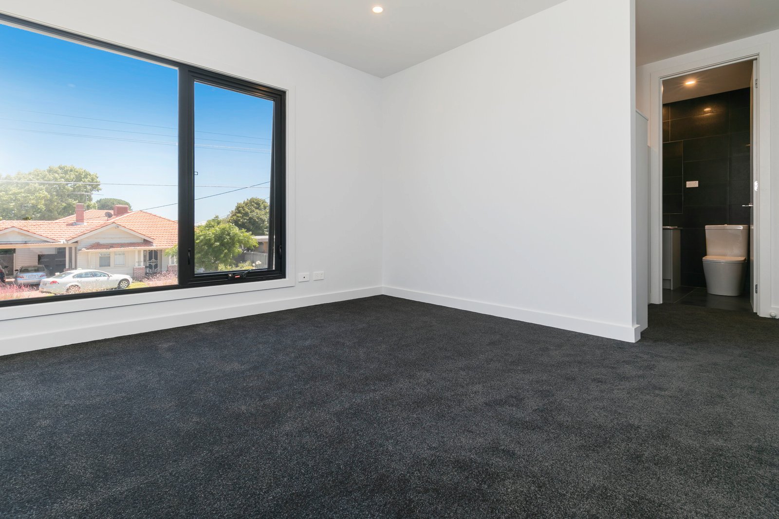Gallery: 2/50 Woodbine Grove