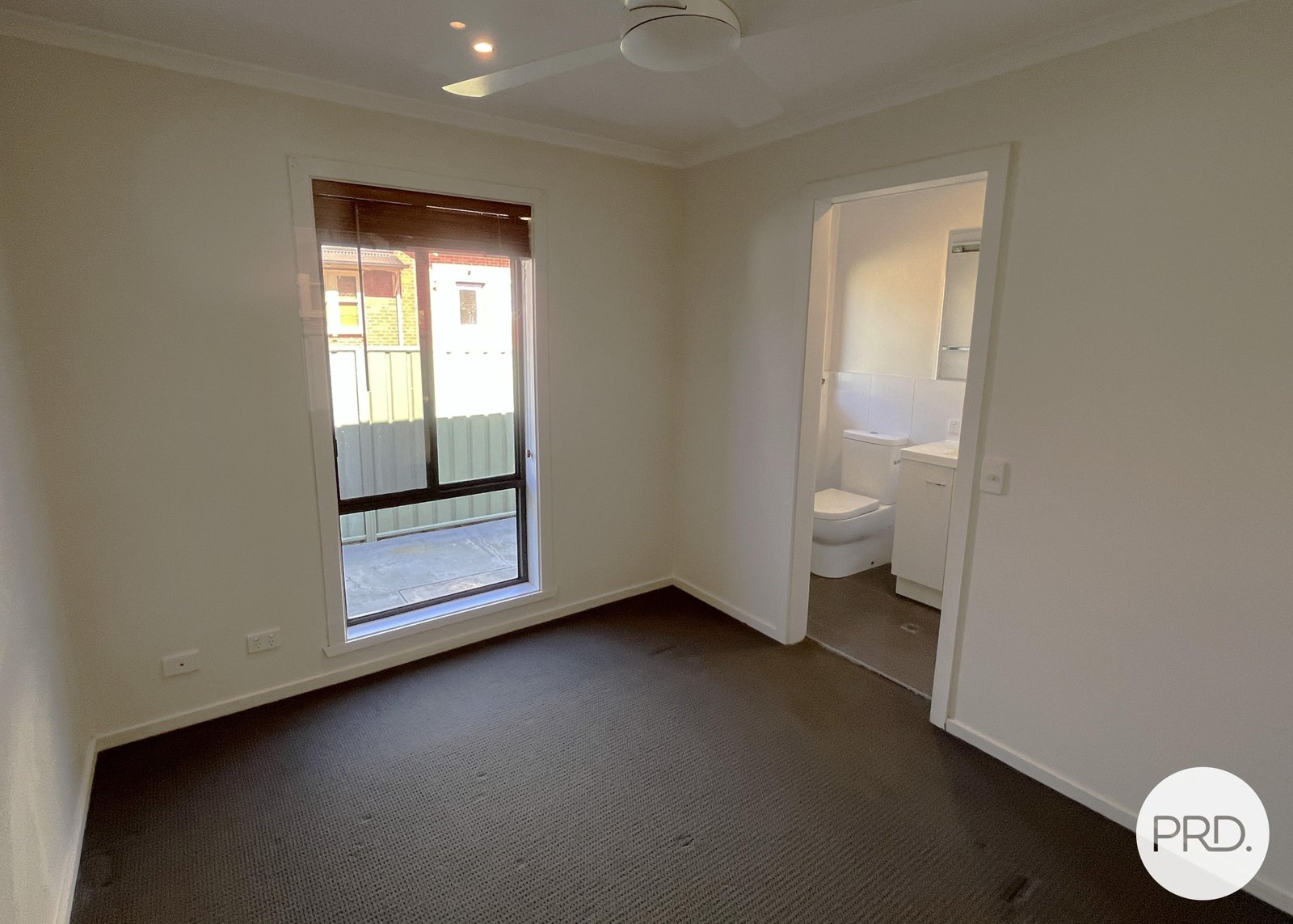 2/503 Hanel Street EAST ALBURY 5