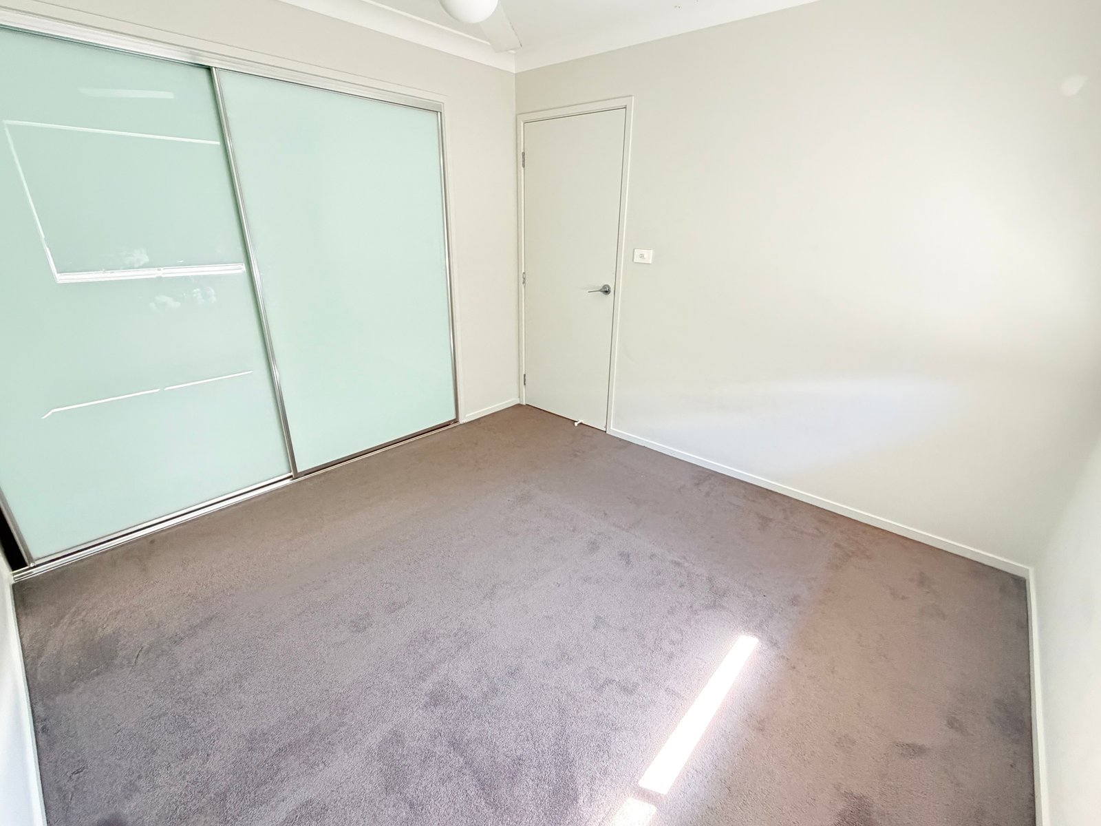 2/51 Reginald Drive TAMWORTH 3
