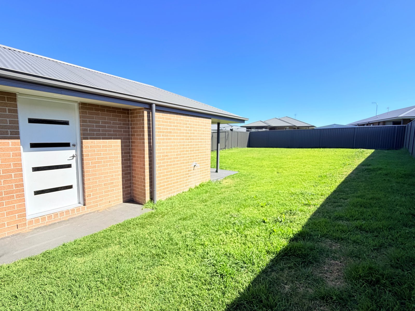 2/51 Reginald Drive TAMWORTH 8
