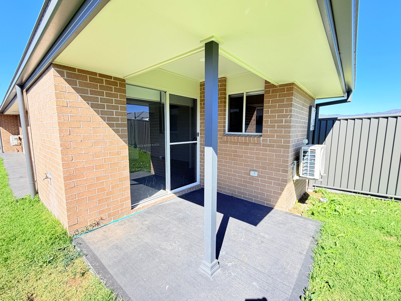 2/51 Reginald Drive TAMWORTH 9