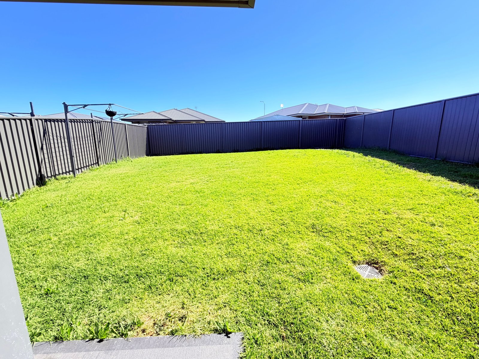 2/51 Reginald Drive TAMWORTH 10