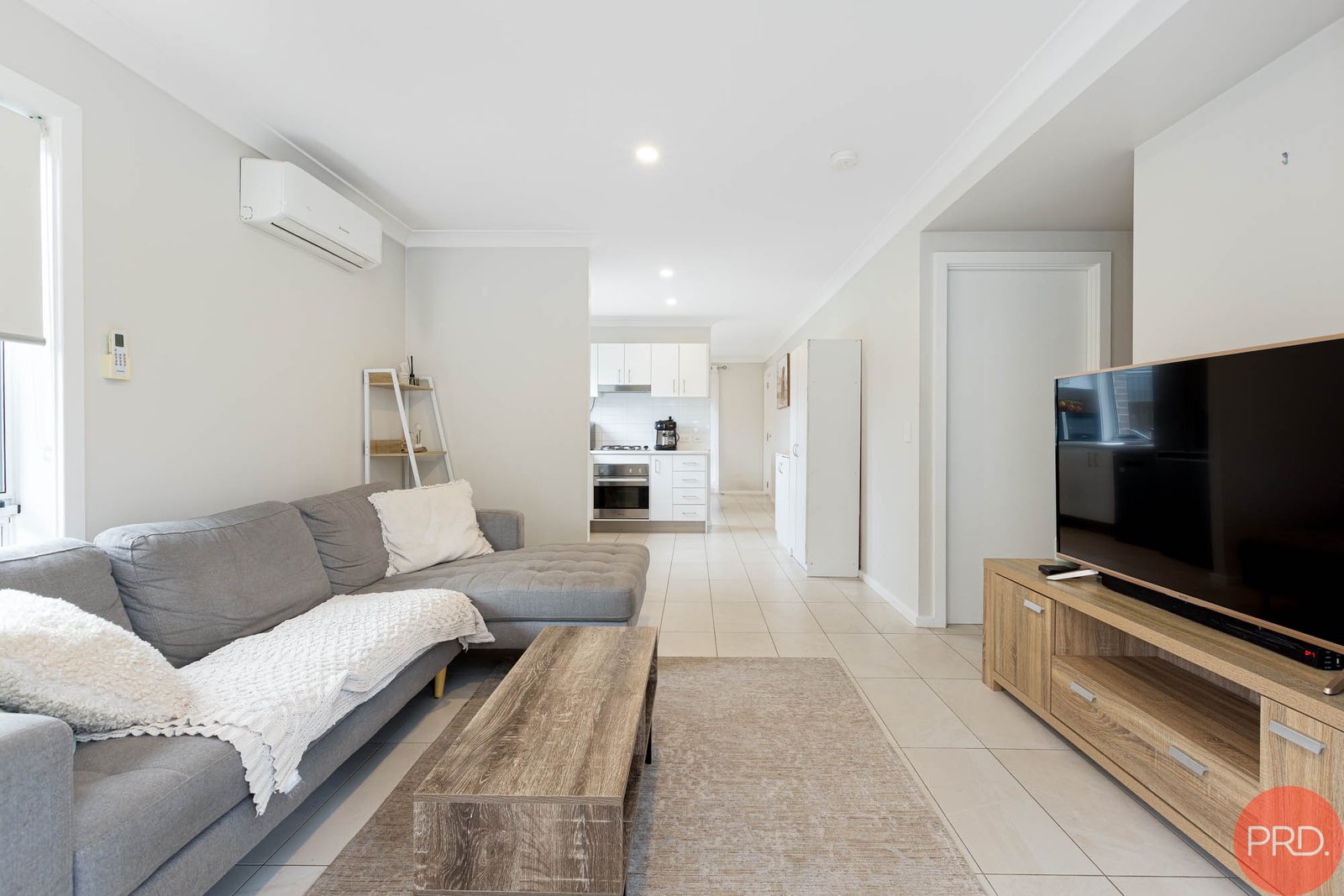 2/51 Warbler Avenue ABERGLASSLYN 9