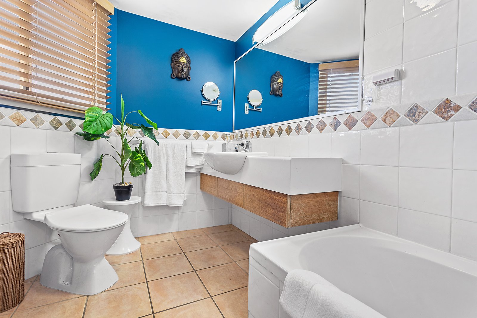 25/10 Golden Orchid Drive AIRLIE BEACH 10