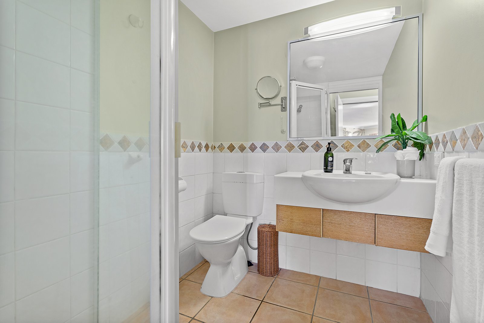 25/10 Golden Orchid Drive AIRLIE BEACH 11