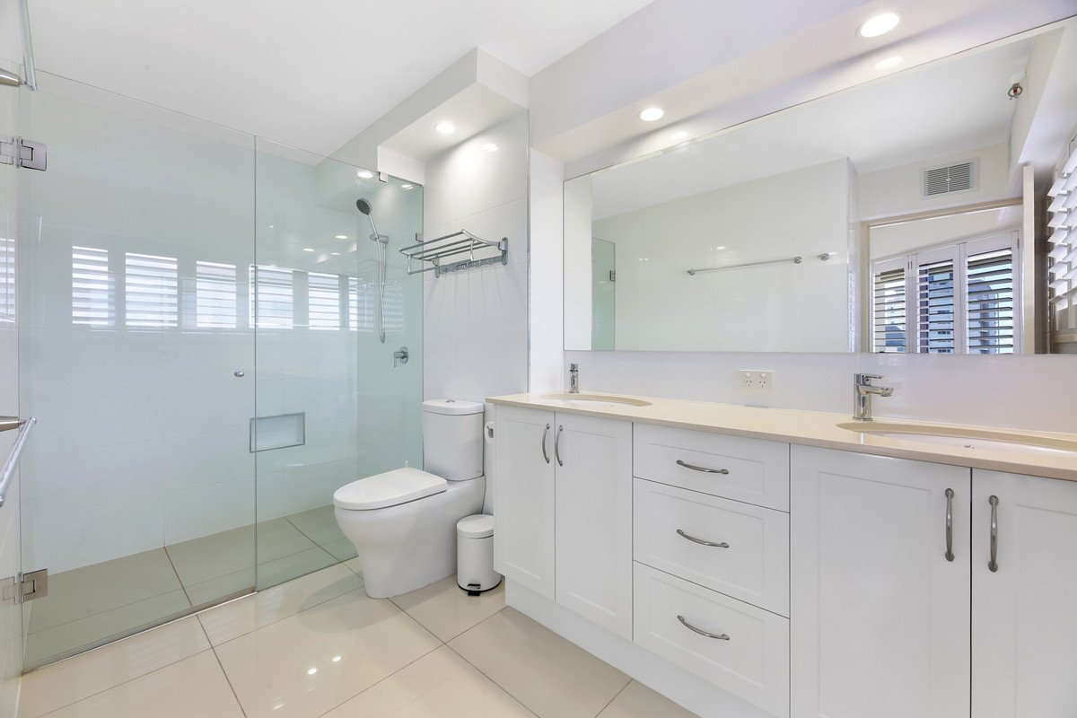 25/146 The Esplanade Burleigh Heads 19