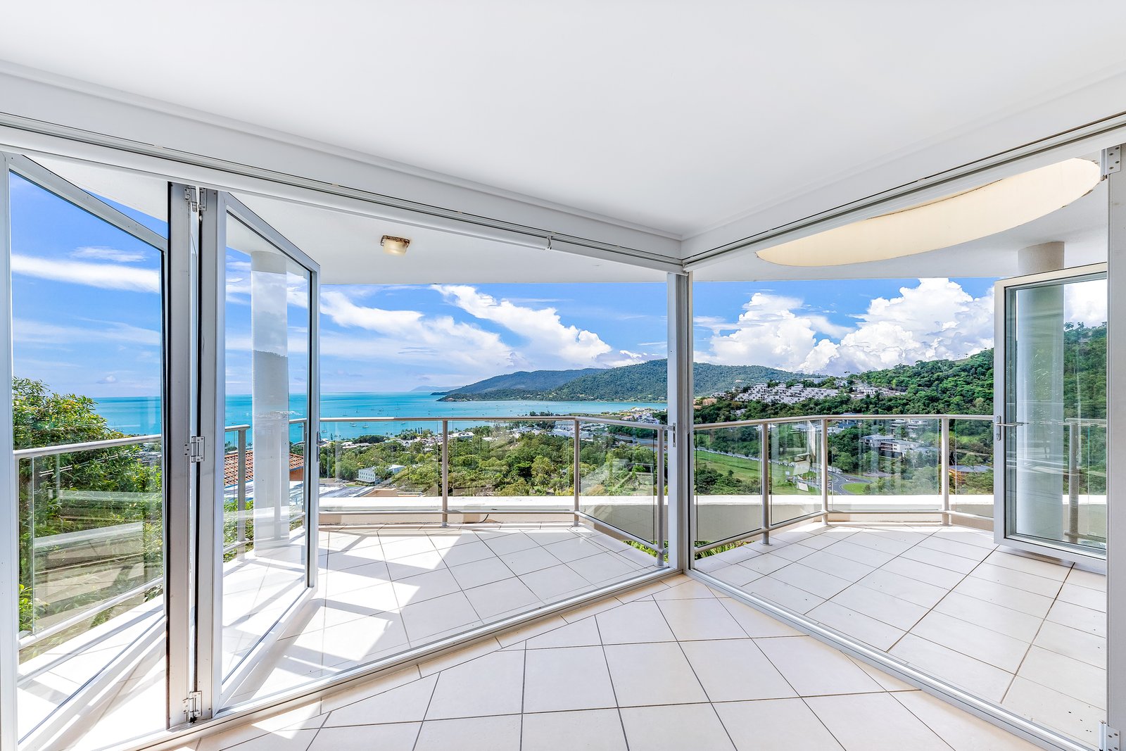 25/18 Seaview Drive AIRLIE BEACH 3