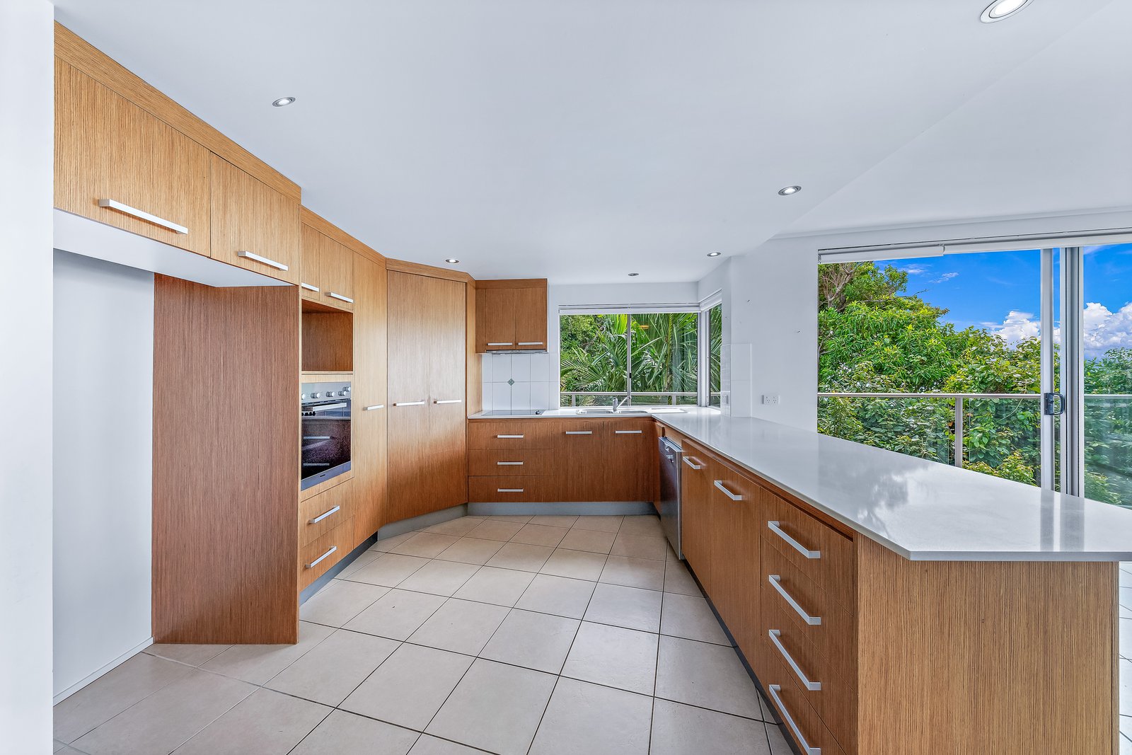 25/18 Seaview Drive AIRLIE BEACH 4
