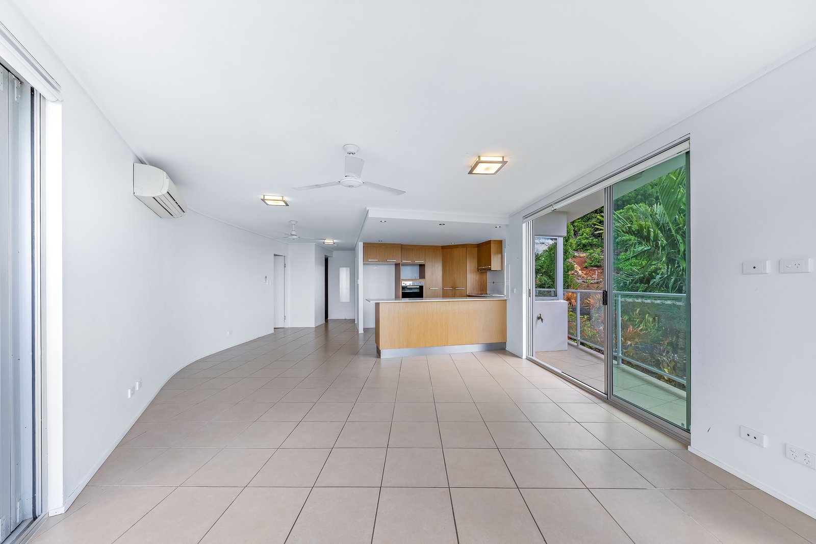 25/18 Seaview Drive AIRLIE BEACH 5