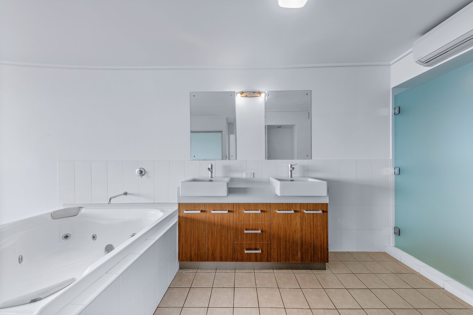 25/18 Seaview Drive AIRLIE BEACH 6