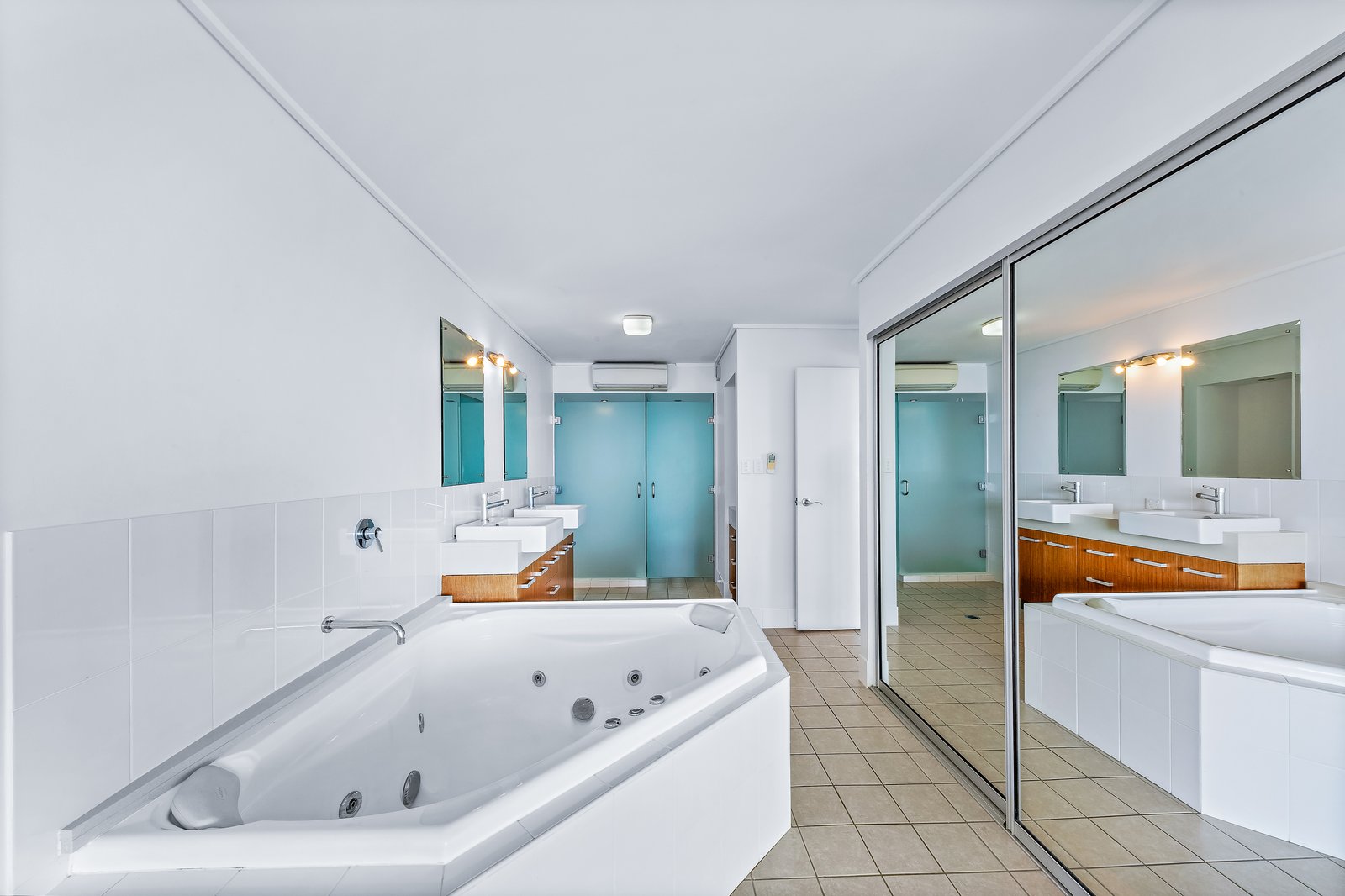25/18 Seaview Drive AIRLIE BEACH 8