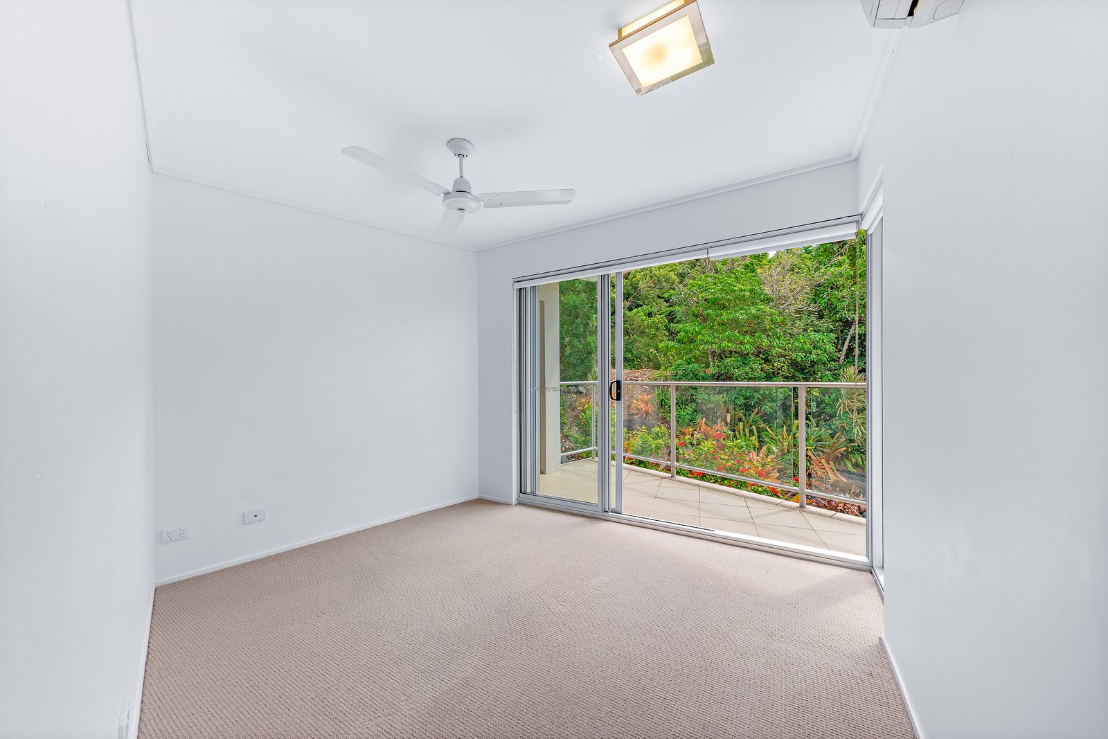 25/18 Seaview Drive AIRLIE BEACH 9