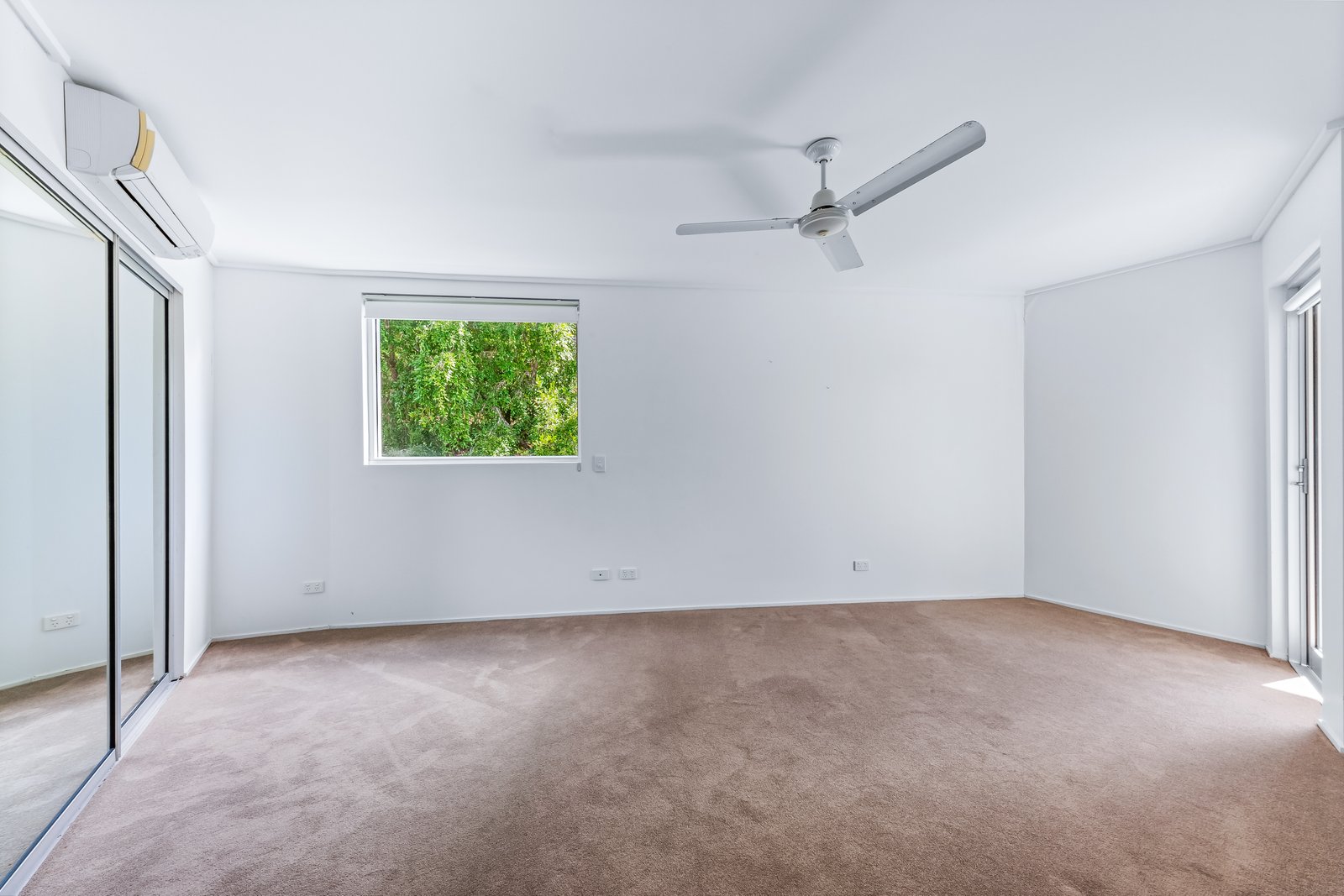 25/18 Seaview Drive AIRLIE BEACH 10