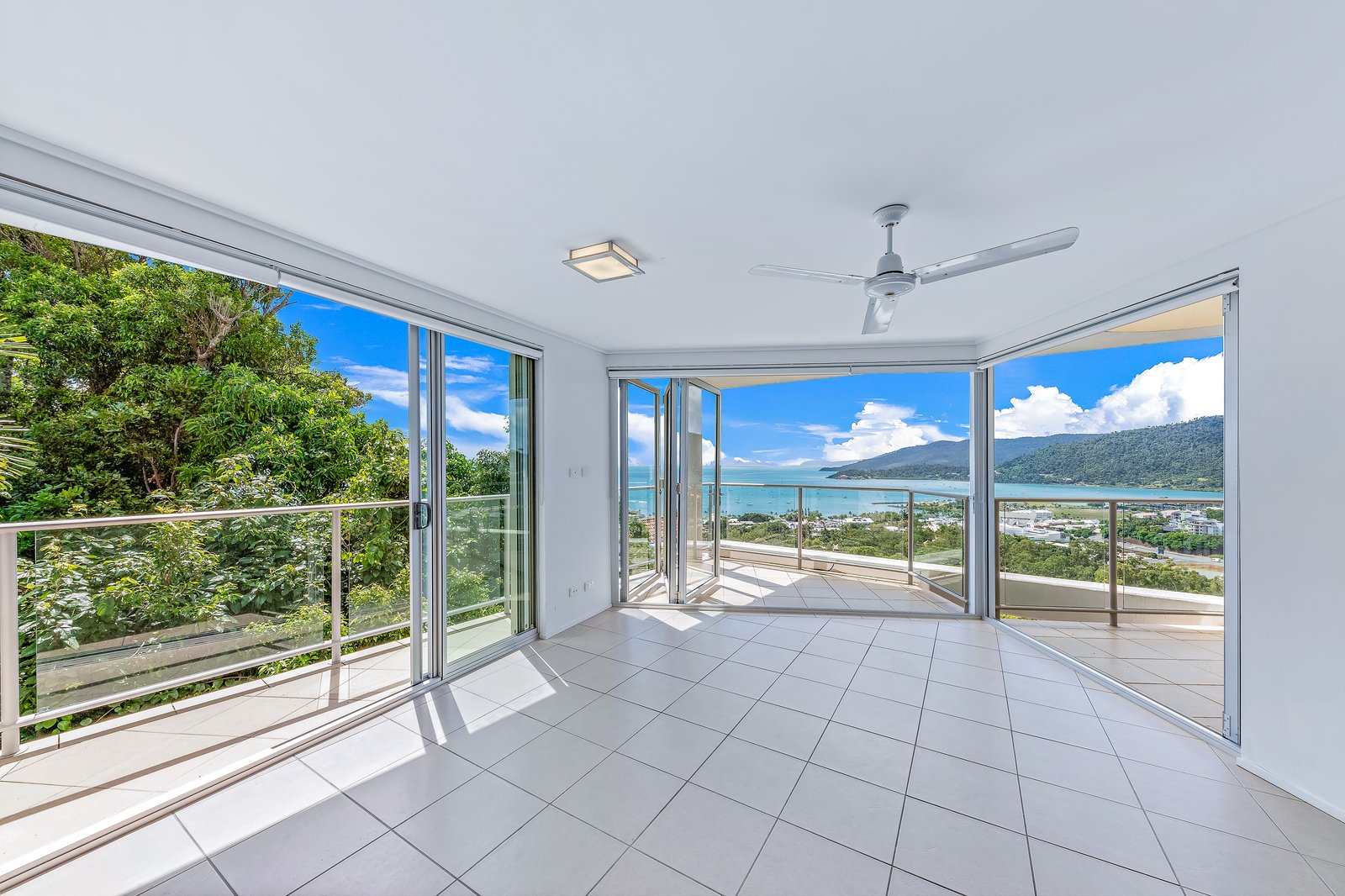 25/18 Seaview Drive AIRLIE BEACH 15