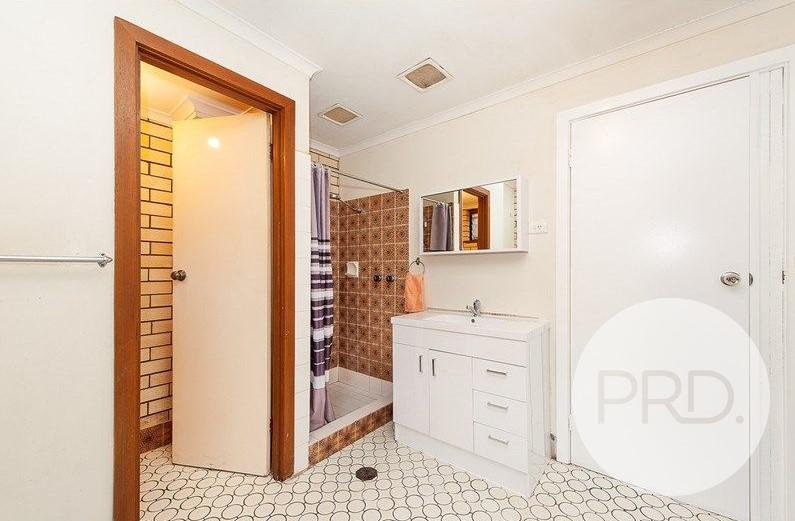 2/519 Schubach Street EAST ALBURY 8