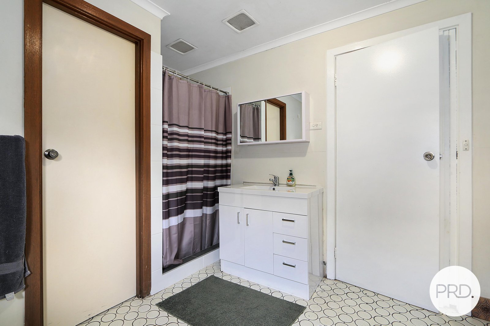 2/519 Schubach Street EAST ALBURY 6