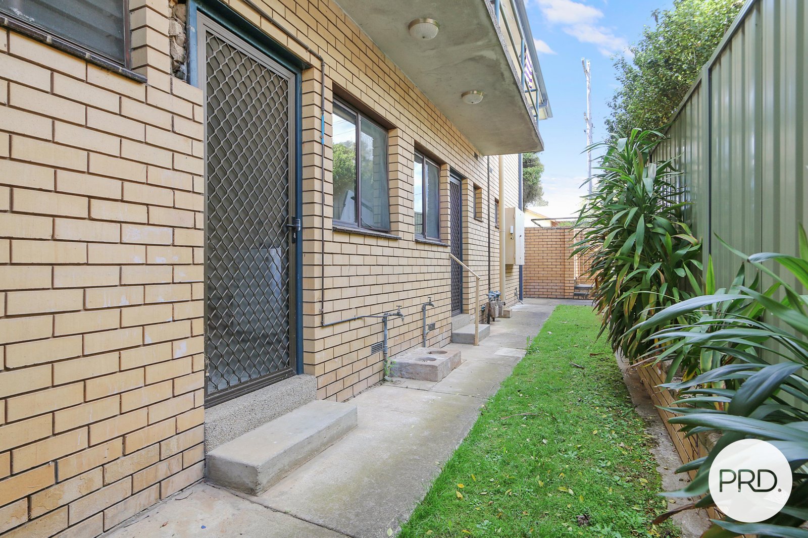 2/519 Schubach Street EAST ALBURY 7