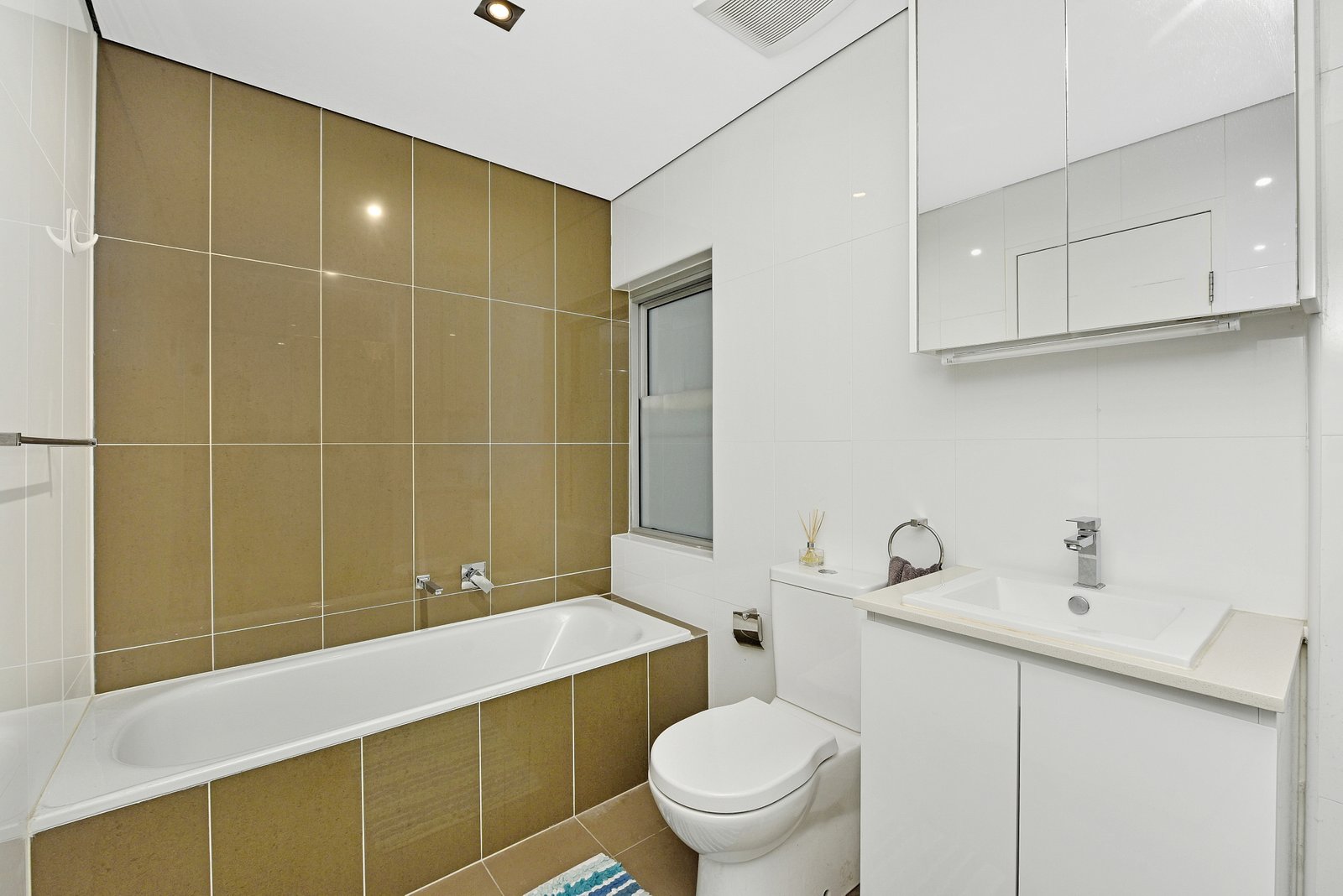 25/2-4 Gubbuteh Ave  LITTLE BAY 10
