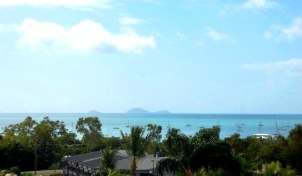 25/2 Eshelby Drive CANNONVALE 8