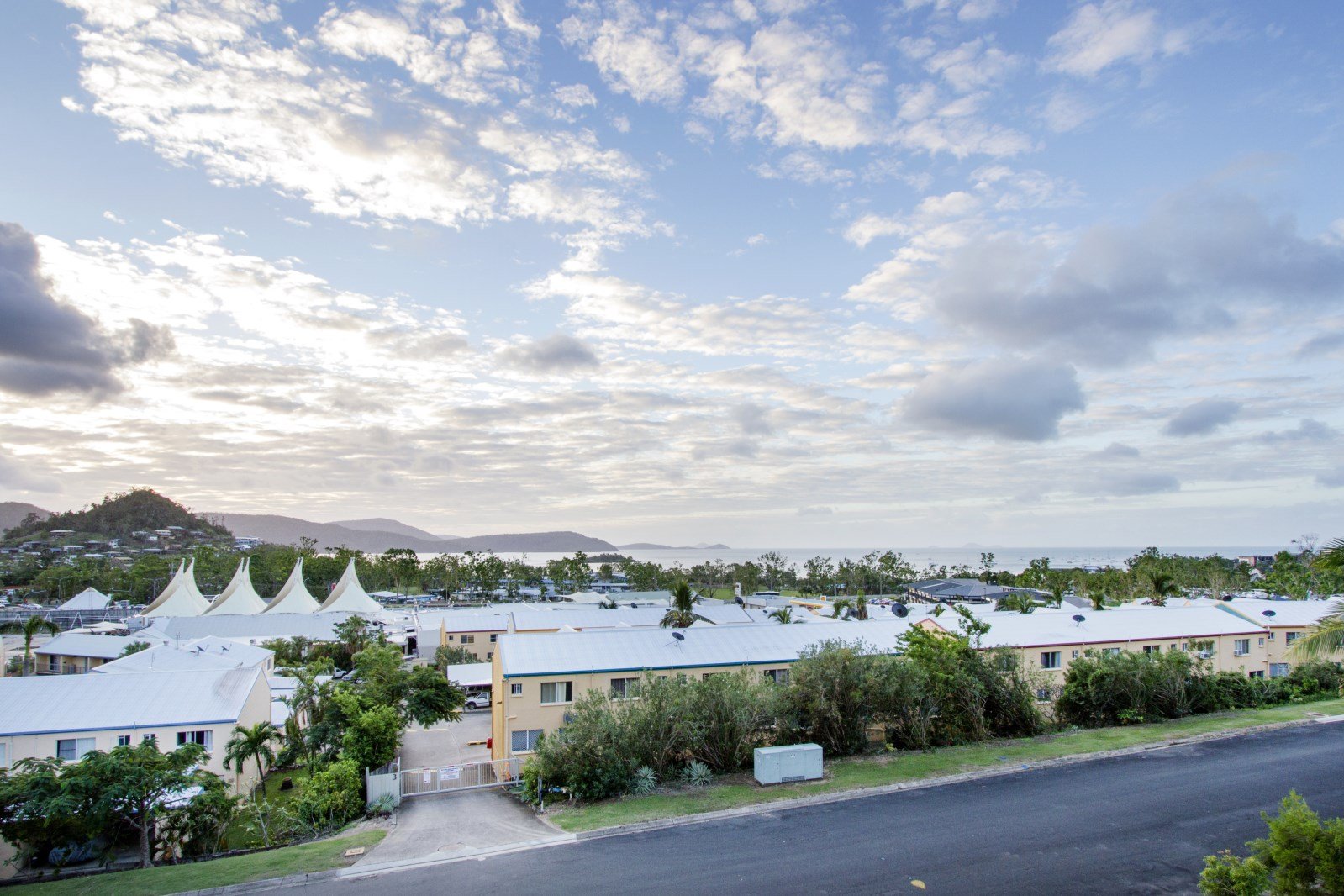 25/2 Eshelby Drive CANNONVALE 1