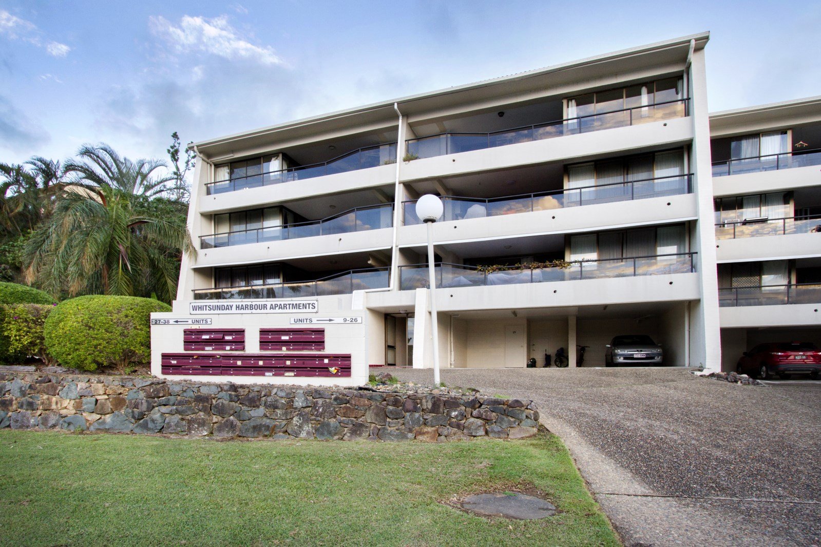 25/2 Eshelby Drive CANNONVALE 11