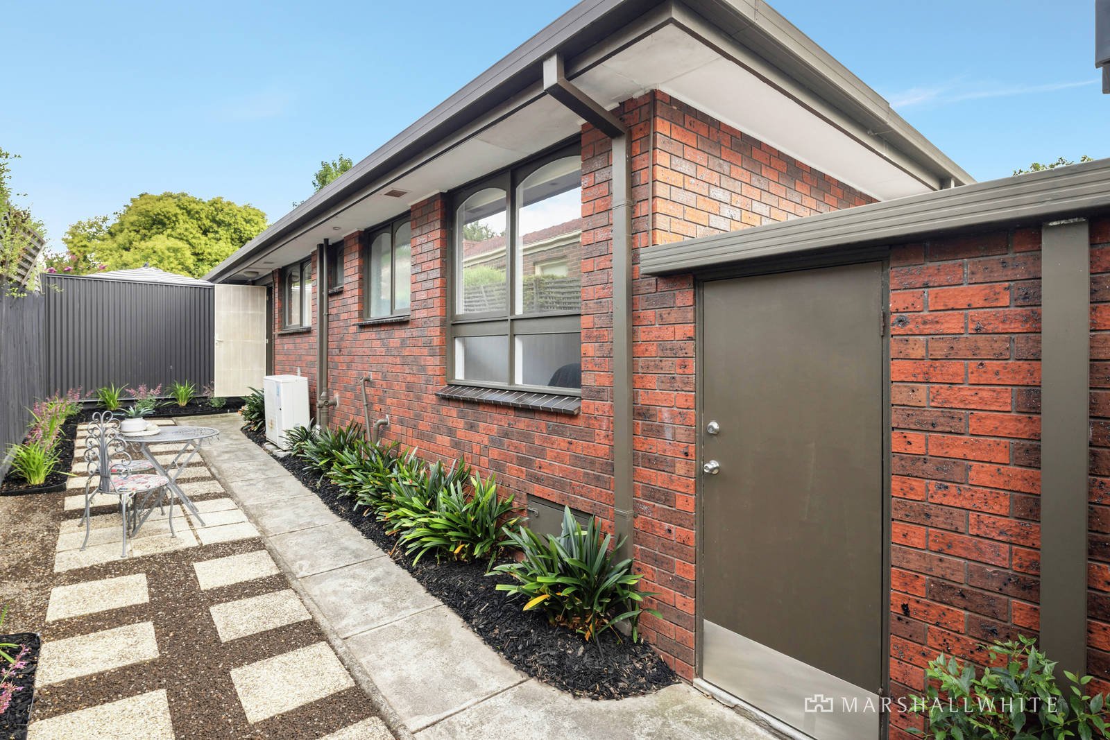 2/52 Hartwood Street, Kew East, VIC