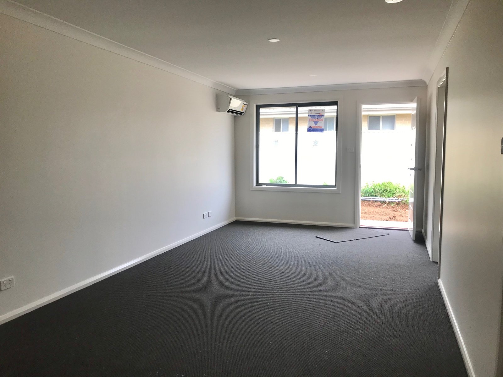 2/52 Kenny Drive TAMWORTH 4