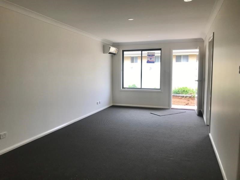 2/52 Kenny Drive TAMWORTH 3