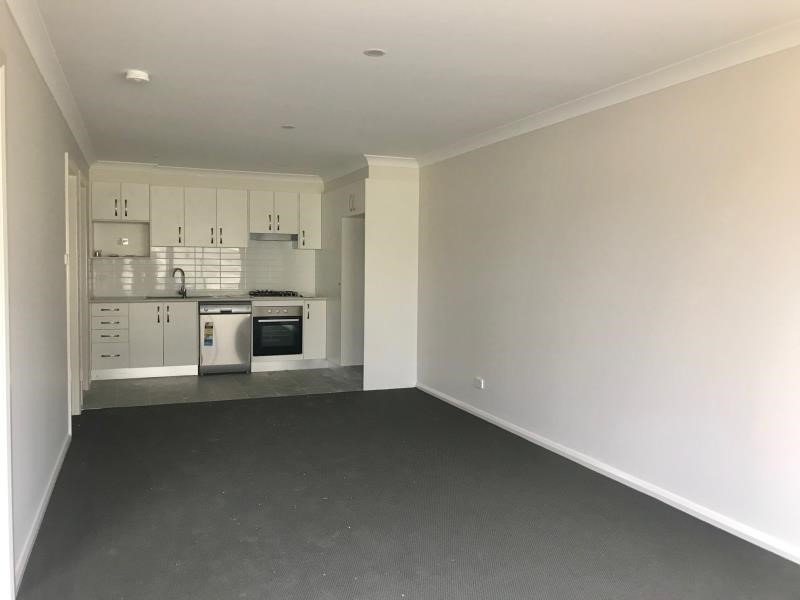 2/52 Kenny Drive TAMWORTH 4