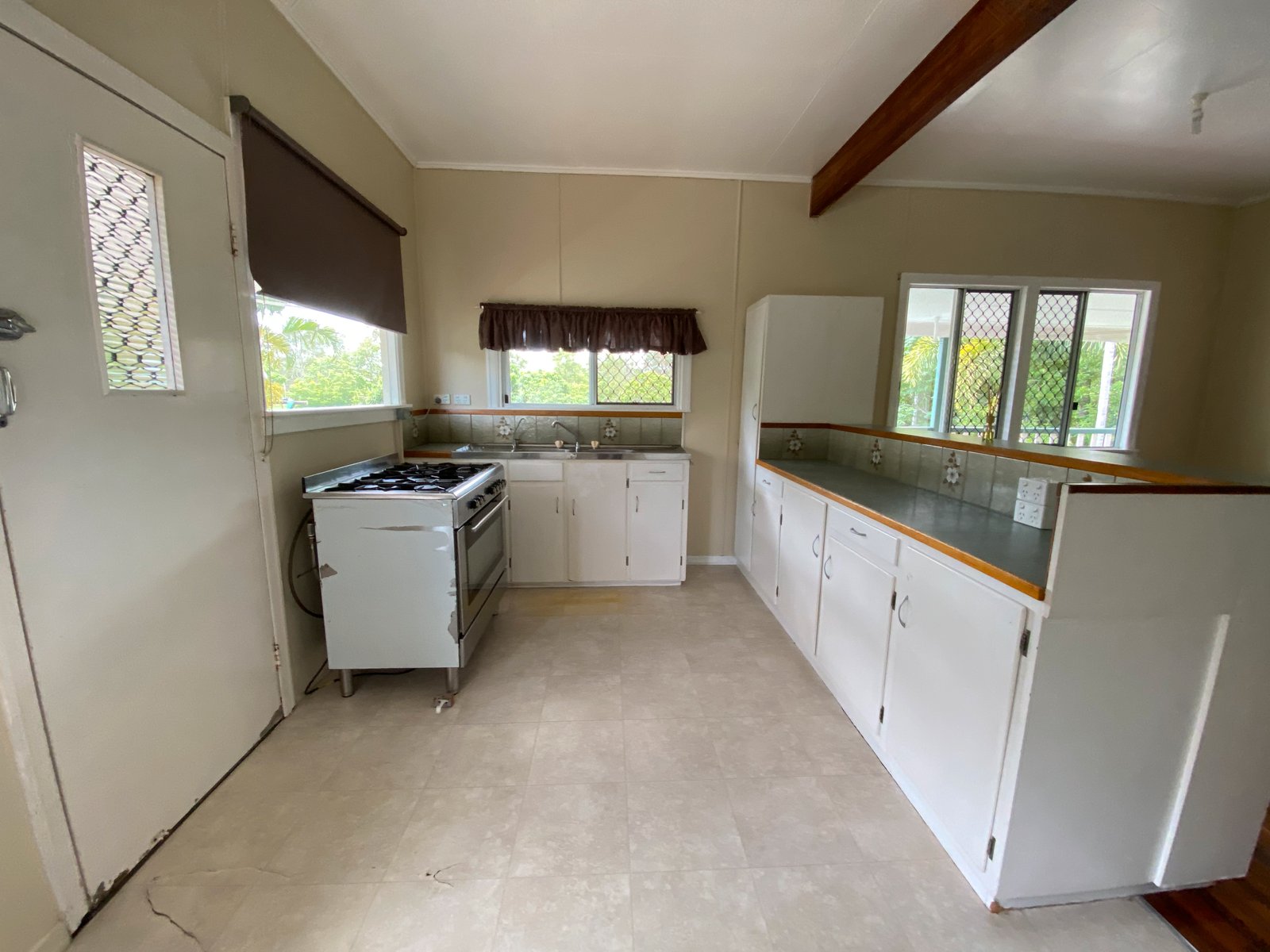 252 MESSMATE Drive MIRIAM VALE 11