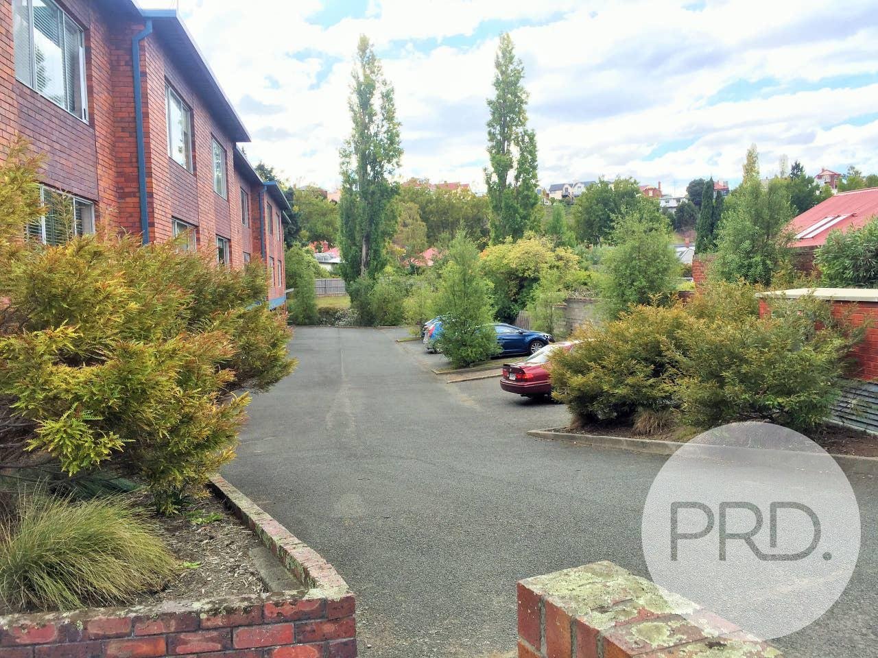 2/52 Queen Street SANDY BAY 11