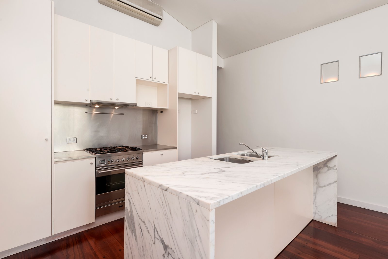 Gallery: 252 Ross Street