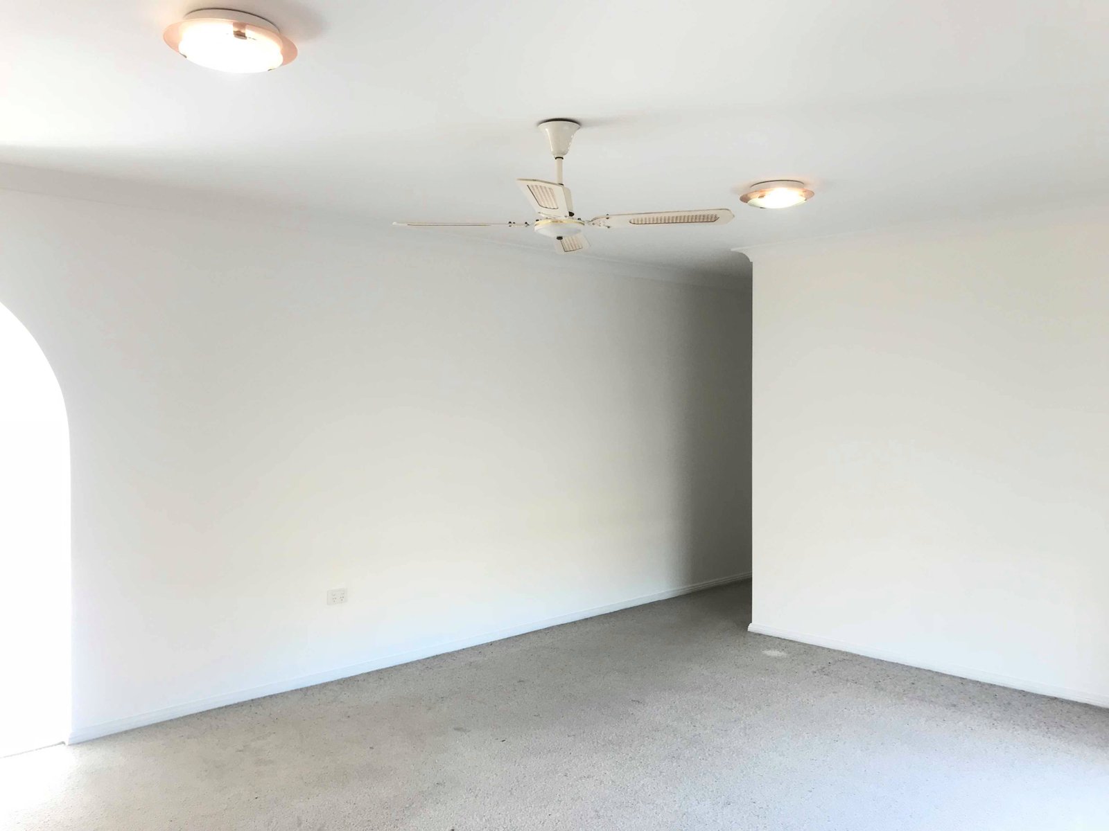 2/52 Shoreline Drive FINGAL BAY 9