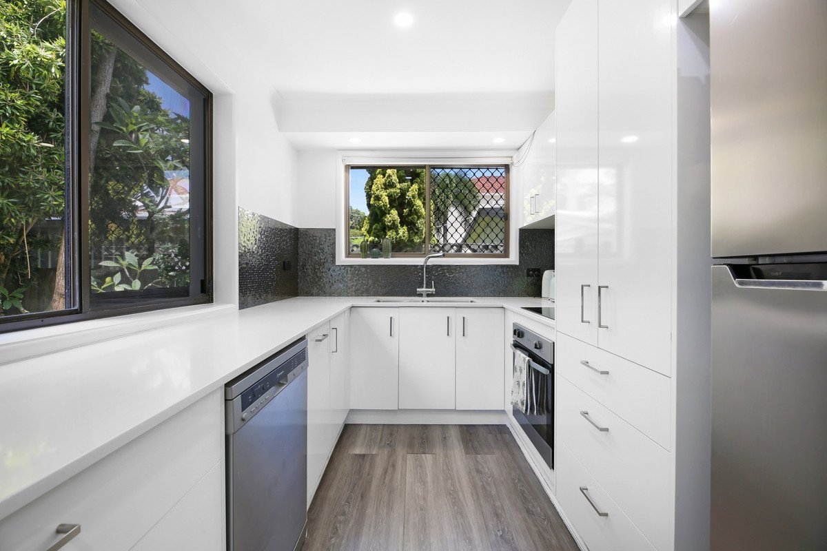 2/53 Albion Avenue MIAMI 1