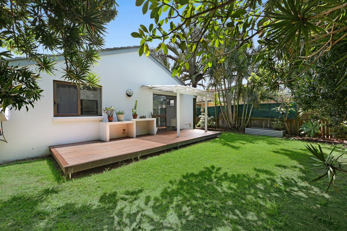 2/53 Albion Avenue MIAMI 2