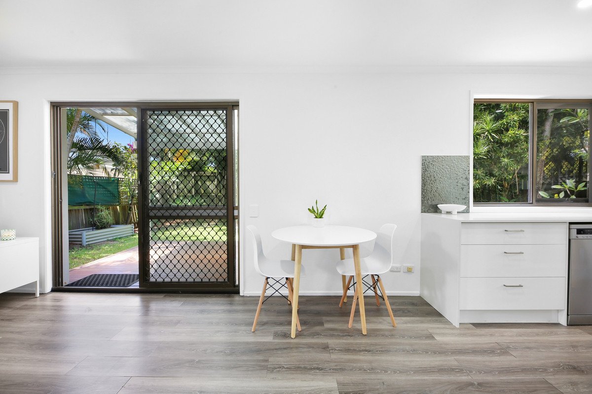 2/53 Albion Avenue MIAMI 8