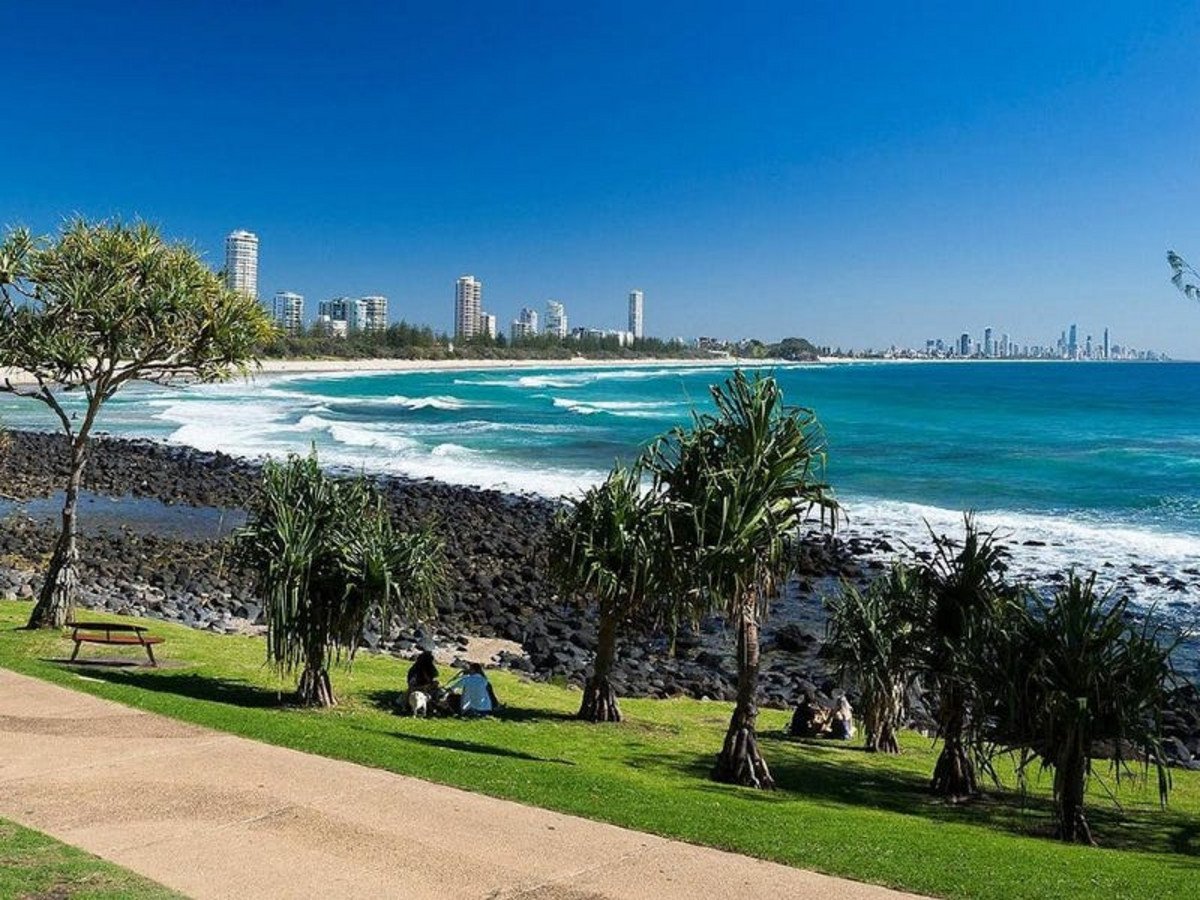 2/53 Connor Street BURLEIGH HEADS 9