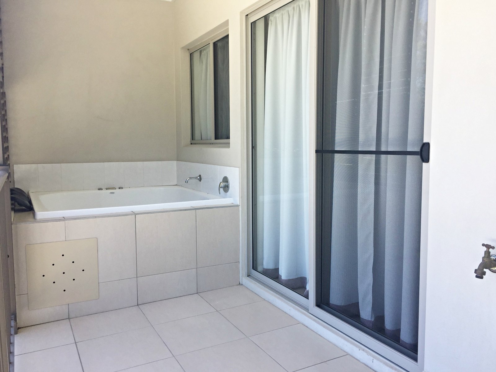 25/3 Deloraine Close 'Delorvue Apartments'  CANNONVALE 2