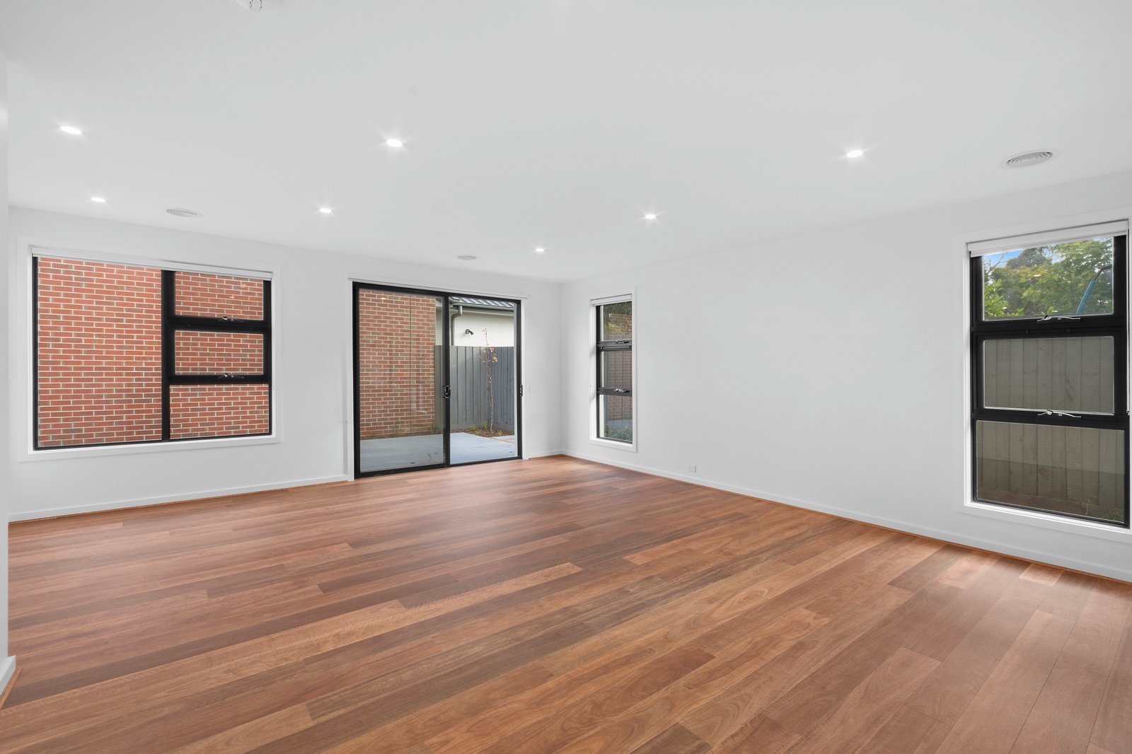 Gallery: 2/53 Stinton Avenue