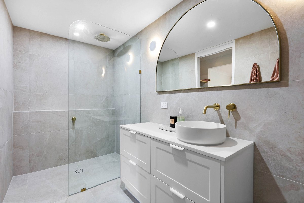 25/31 Simpsons Road Elanora 19