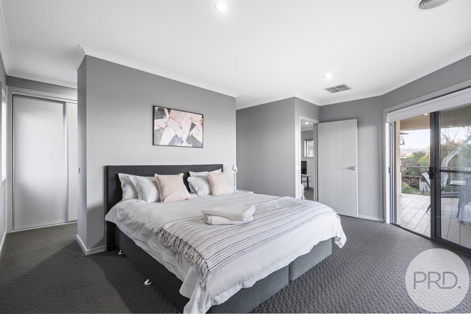 2/536 Roper Street ALBURY 7