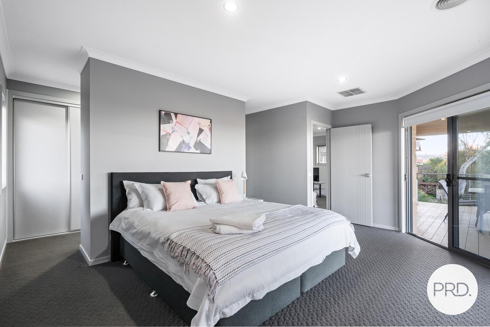 2/536 Roper Street ALBURY 7