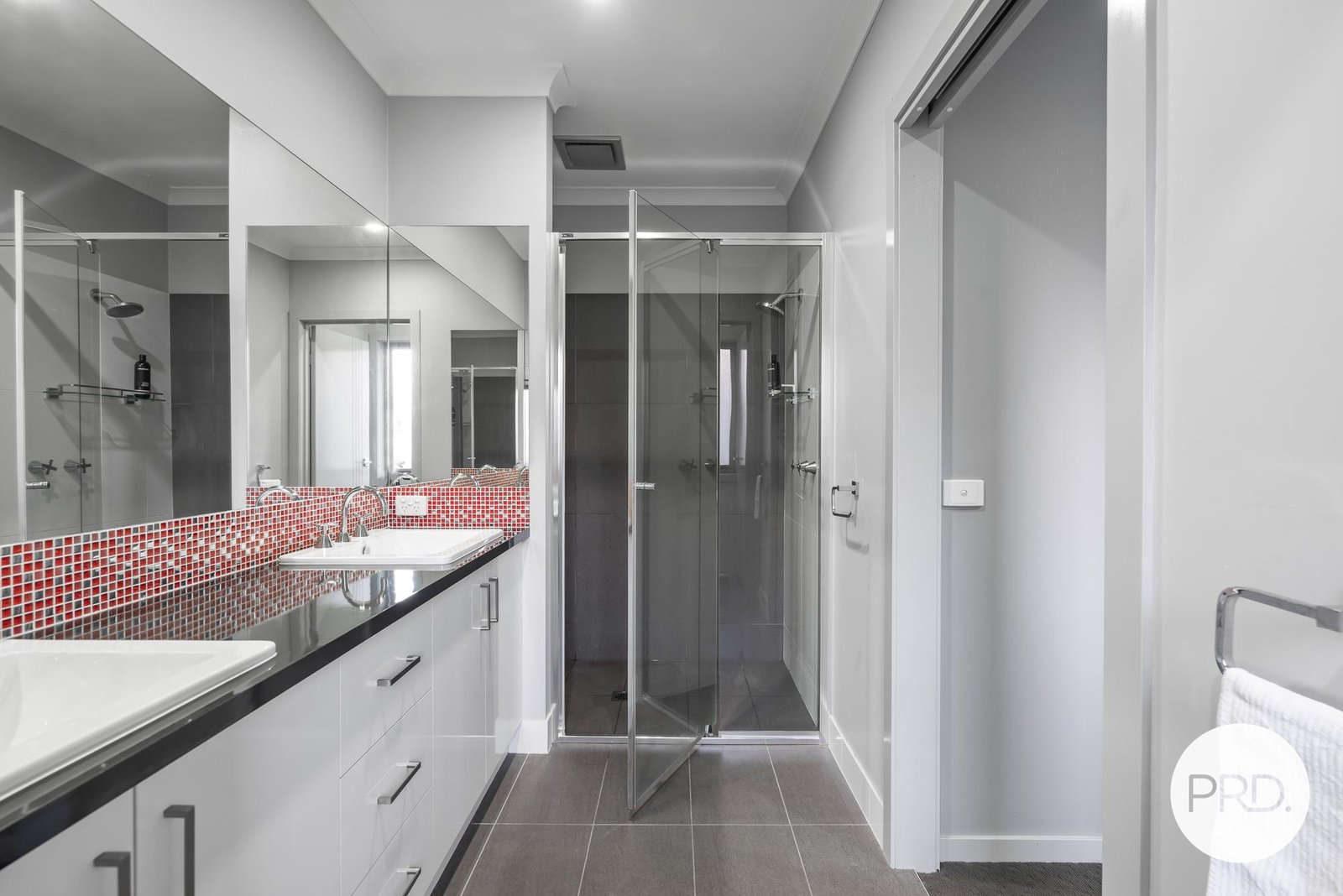 2/536 Roper Street ALBURY 8